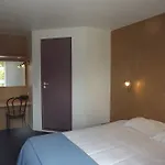 Hotel Brit Essentiel Pau 2*