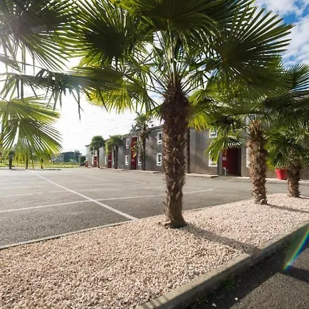 Hotel Brit Essentiel Pau 2*