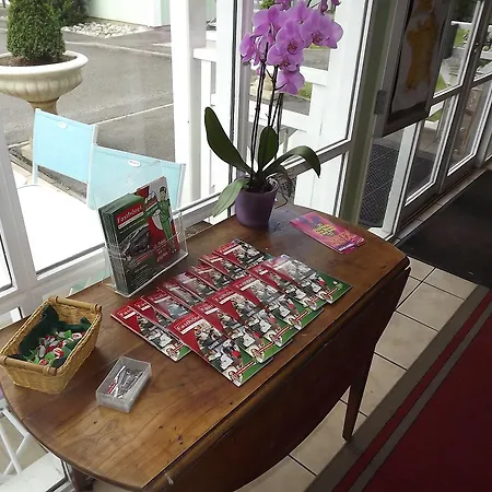 Hotell Brit Essentiel Pau Lescar