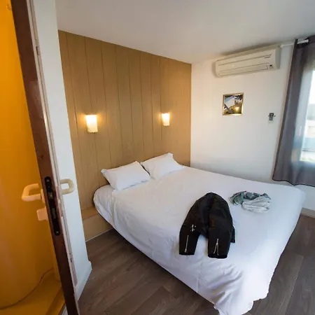Hotel Brit Essentiel Pau 2*