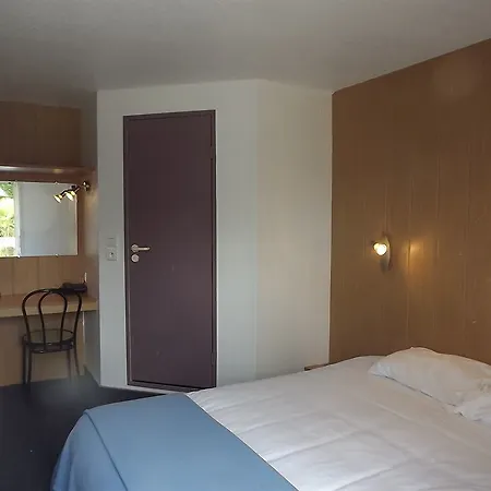 Hotell Brit Essentiel Pau 2*