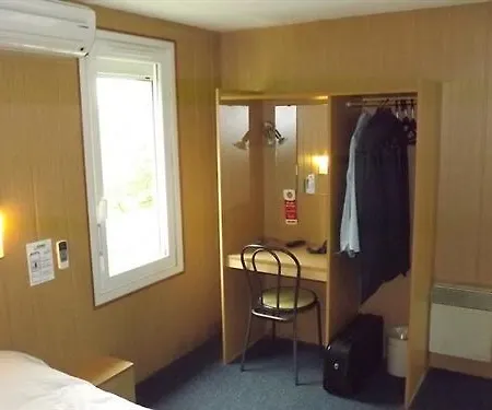 Hotel Brit Essentiel Pau 2*
