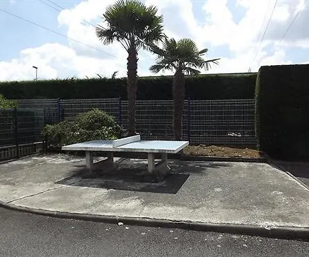 Hotell Brit Essentiel Pau 2*