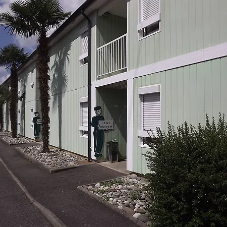 Hotell Brit Essentiel Pau