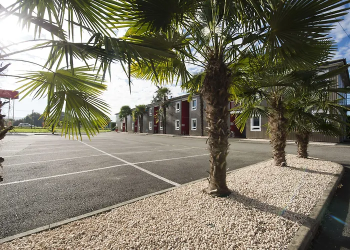 Brit Essentiel Pau Hotel