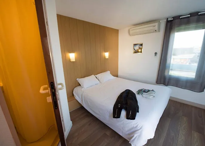 Hotel Brit Essentiel Pau 2*