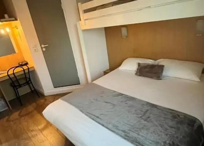 Brit Essentiel Pau Hotel 2*