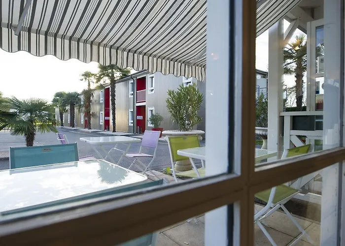 Brit Essentiel Pau 2* Lescar