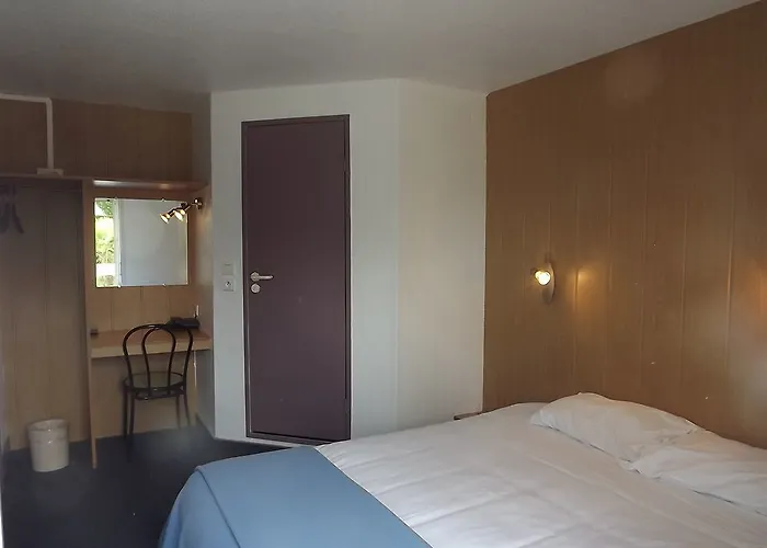 Hotel Brit Essentiel Pau 2*