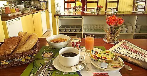 Brit Essentiel Pau 2*