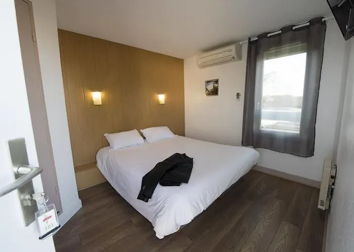 Brit Essentiel Pau 2* Lescar